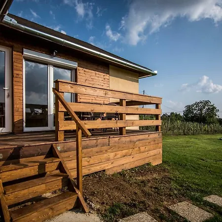 Tenkes Wellness Apartman * Siklos
