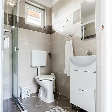 Tenkes Wellness Apartman * Siklos