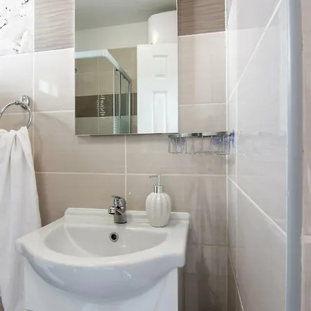 Tenkes Wellness Apartman Siklos