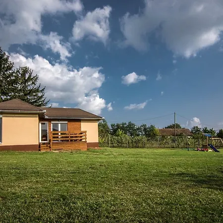 Tenkes Wellness Apartman Apartment Siklos
