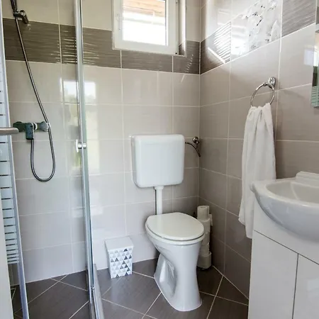 Tenkes Wellness Apartman *